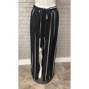 Haute Monda Black & White Striped Shorts Size M